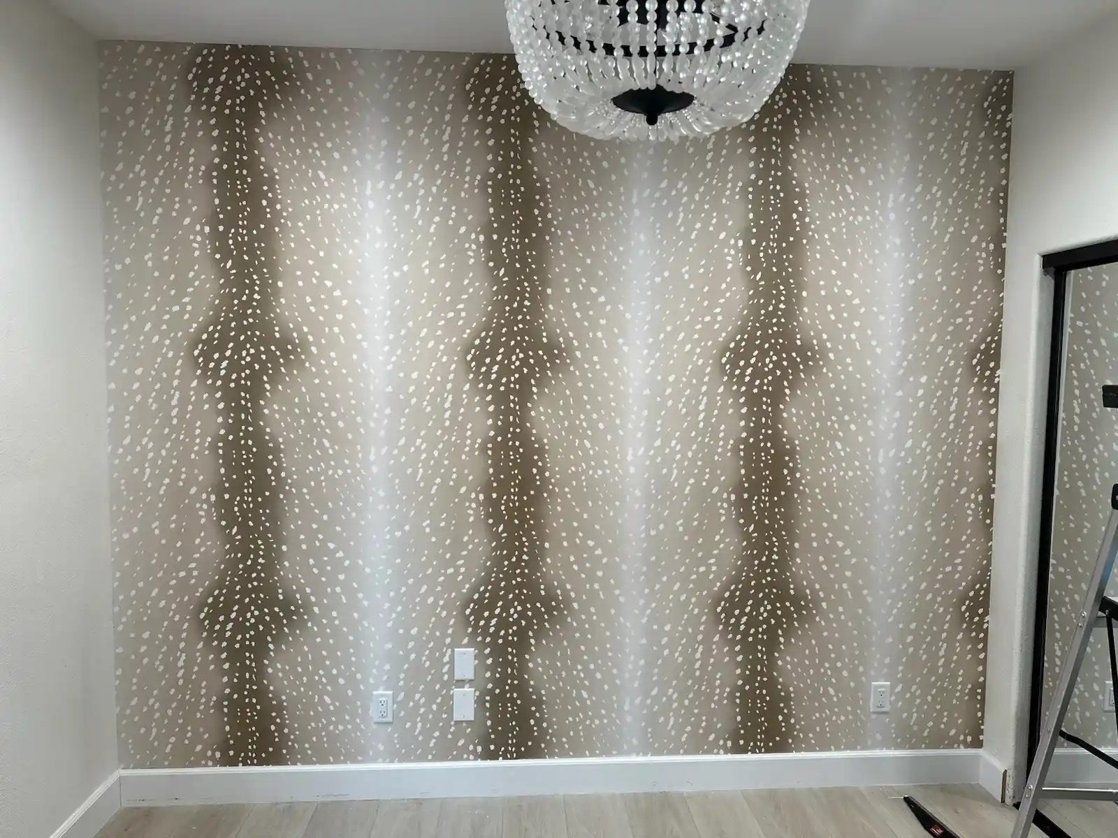 Professional wallpaper installation in Hayward, CA