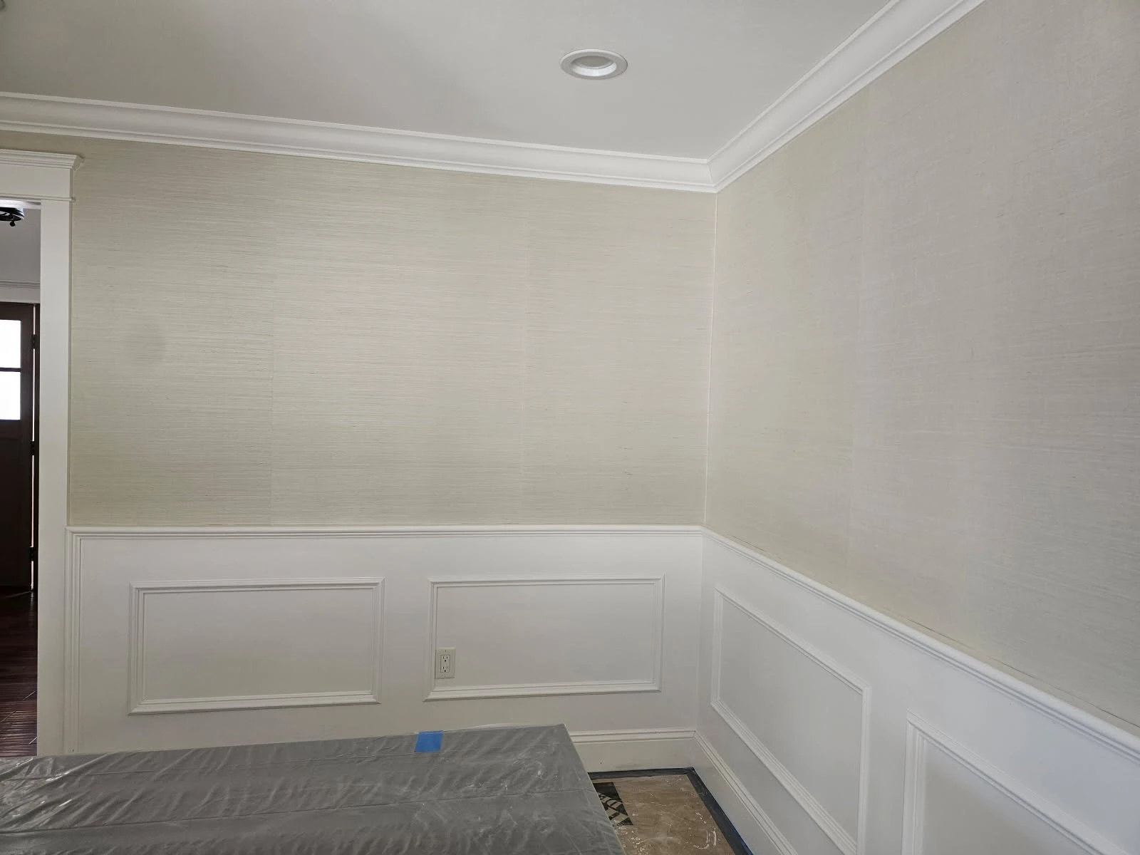 Durable commercial vinyl wallcovering installation